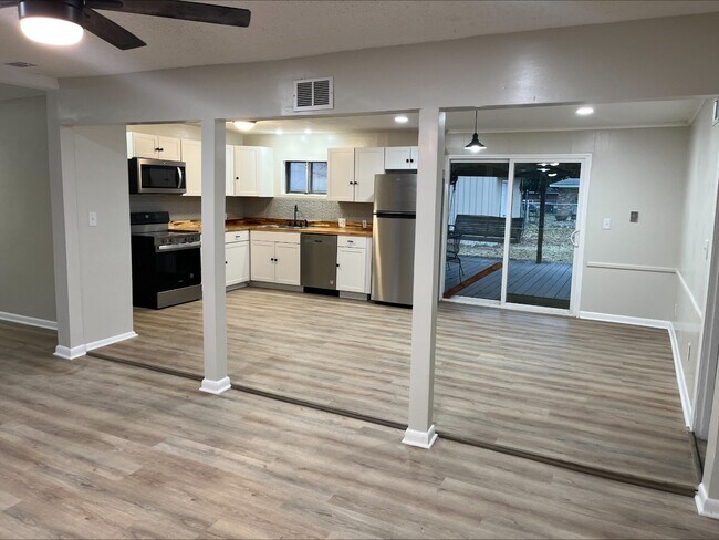 Foto del edificio - 708 Cottonwood Dr