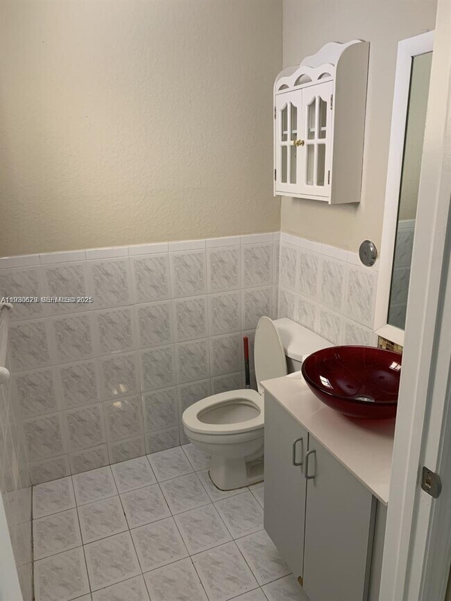 Foto del edificio - 6761 NW 182nd St