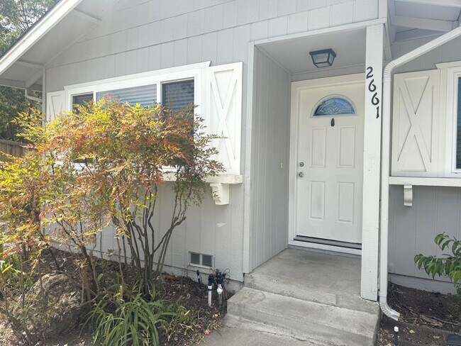 Foto del edificio - Beautifully updated single level home ready for move in near Larkey Park!