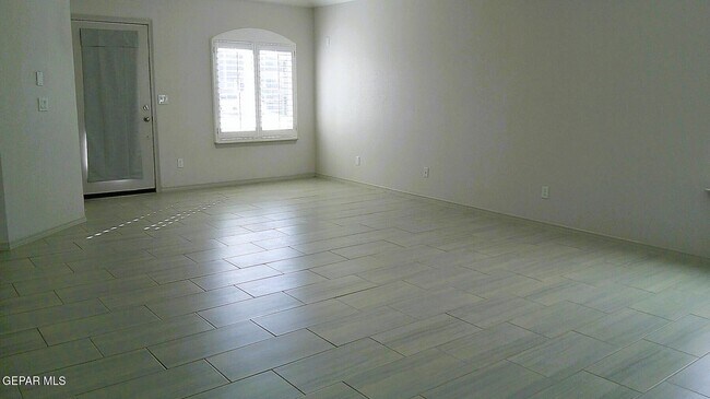 Foto del edificio - 7441 Norte Mesa Ln