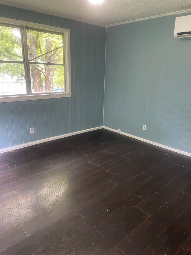 Foto del edificio - Oak Ridge 37830 - 2 bedroom, 1 bath Duplex - Contact Lisa Vineyard 865-216-9334