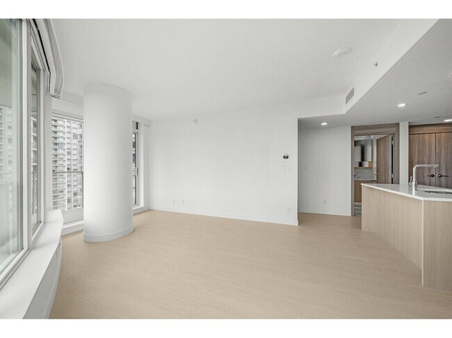 Building Photo - 13778 100 Av