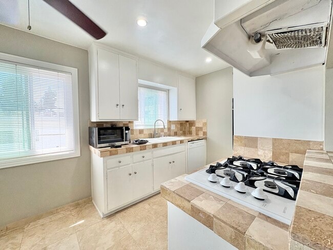Foto del edificio - 1619 Colby Ave