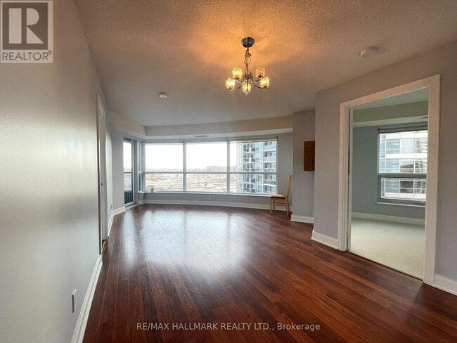 Building Photo - 135 Village Green Square