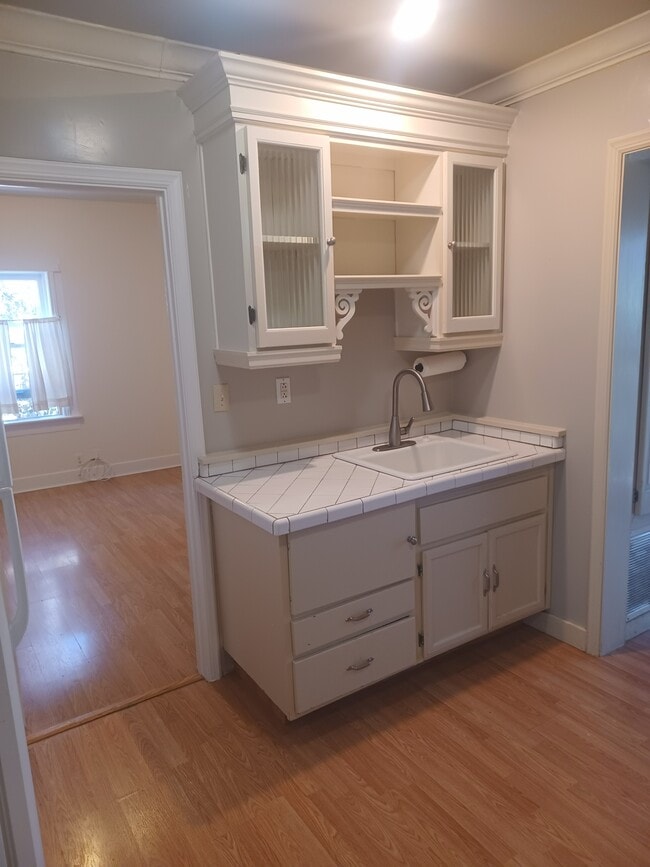 Kitchen Sink - 924 Virginia St
