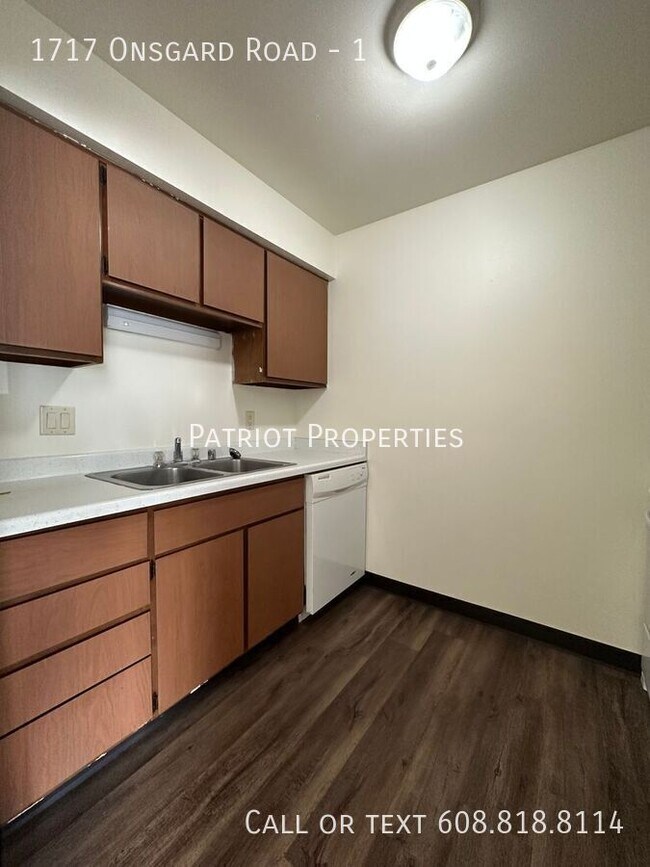 Foto del edificio - 2 bedroom/ 1 bath apartment in Madison, WI