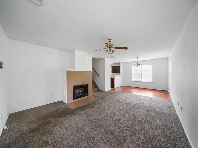 Foto del edificio - 3645 Nutwood Ln