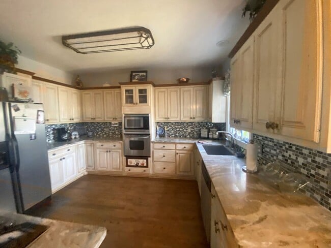 Building Photo - Suite A Main Level