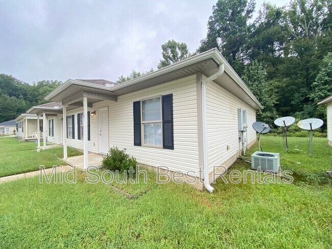 Building Photo - 321 Clint Rd