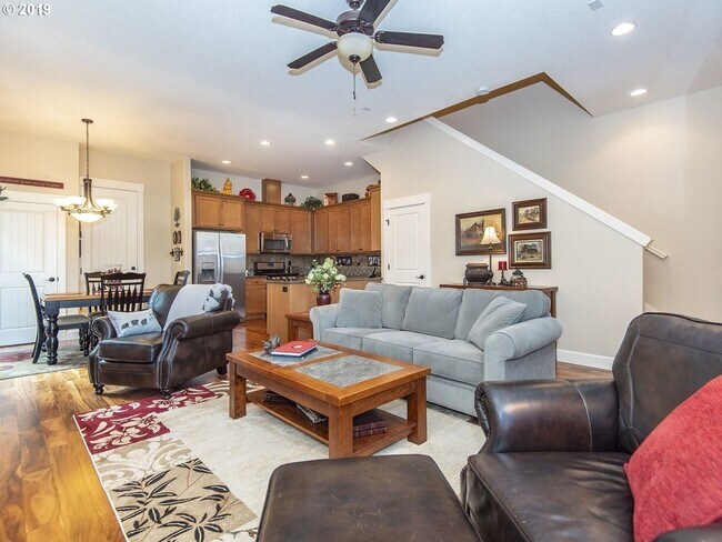Building Photo - 3 bedroom Wilsonville Home -