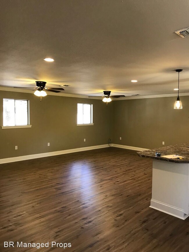 Building Photo - 5 br, 3 bath House - 1702 S. Park Ave.