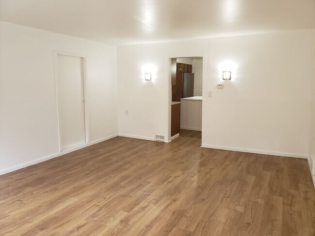Foto del edificio - **** THIS PROPERTY HAS AN APPROVED APPLICA...