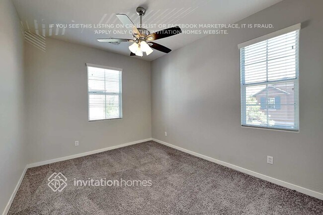 Building Photo - 2713 S Valle Verde