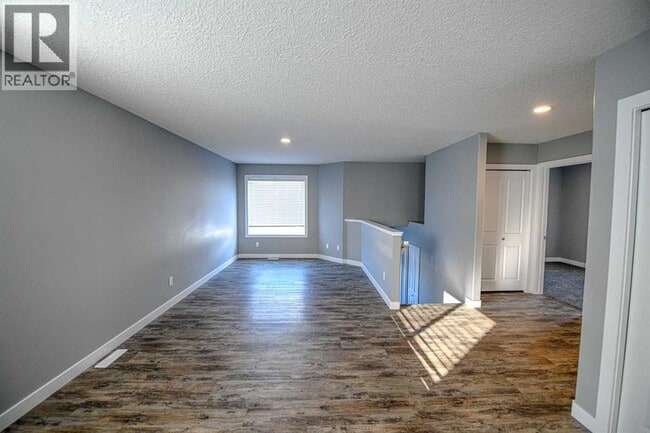 Building Photo - 9519-9113 113 Ave