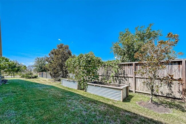 Foto del edificio - 28214 Evergreen Cove Ln