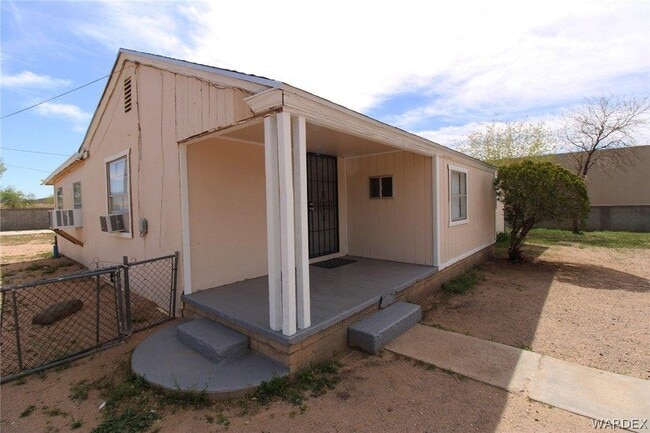 Building Photo - 2344 Karen Ave