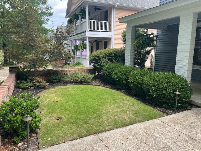 Building Photo - 3 Bedroom 2 1/2 Bath Updated Historic Home