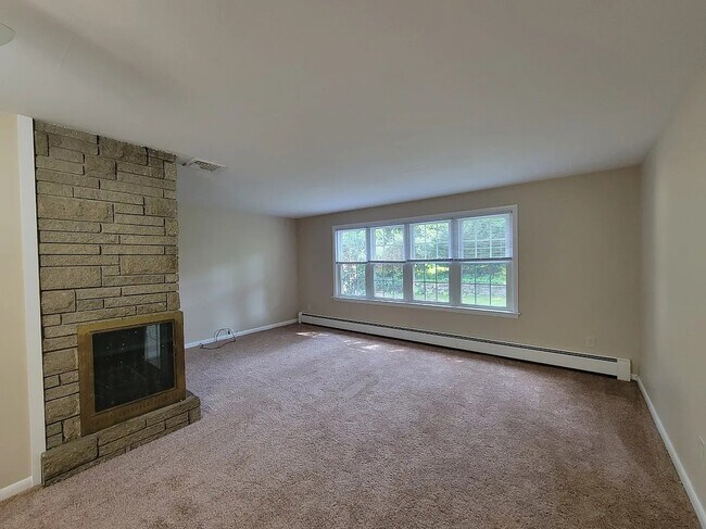 Foto del edificio - 96 Roosevelt Ave