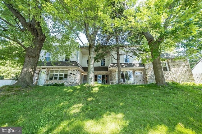 Photo - 800-2-802 E Cathedral Rd Townhome