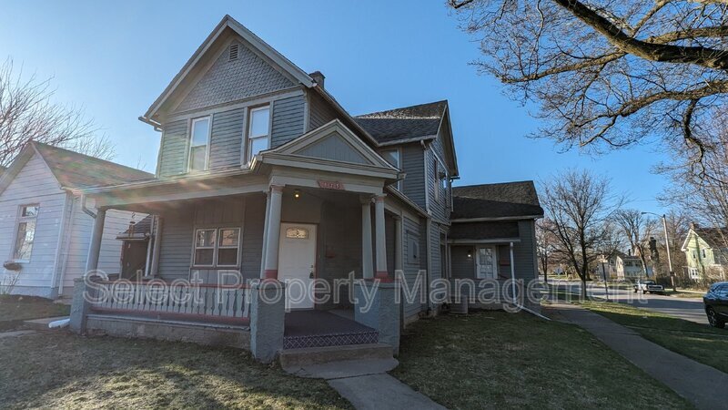 Primary Photo - 825 Cottage Ave