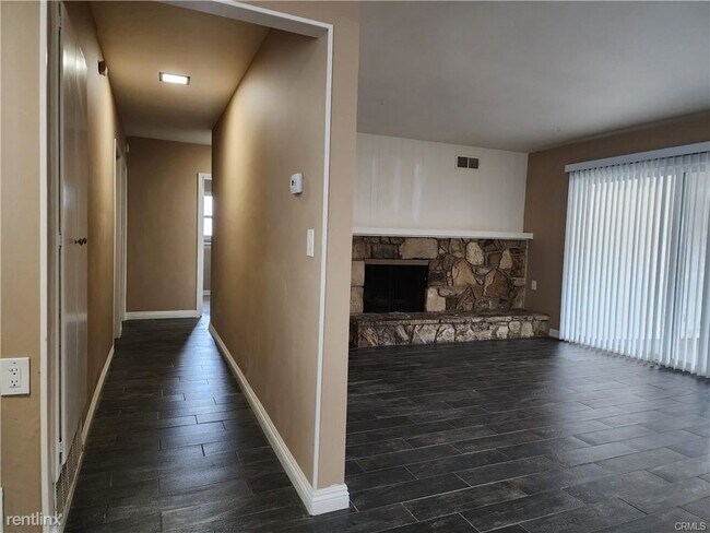 Building Photo - 3 br, 3 bath House - 775 E Bickley Dr