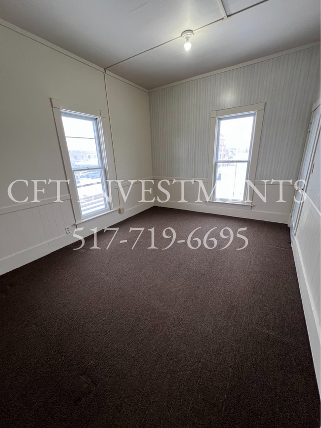 Primary Bedroom - 121 W Seminary St