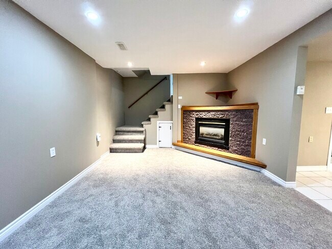 Building Photo - 497 Park St