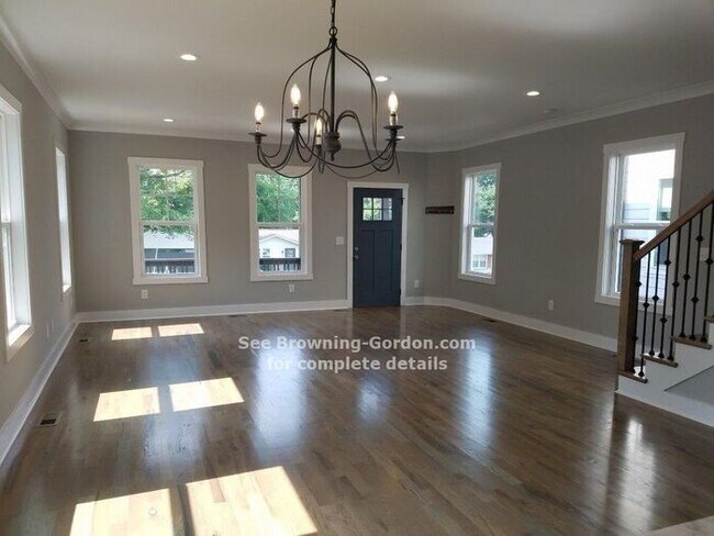 Building Photo - Three Bedroom House in Charlotte Park!