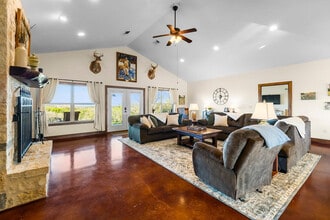 Building Photo - 359 Sagebiel Ranch Rd