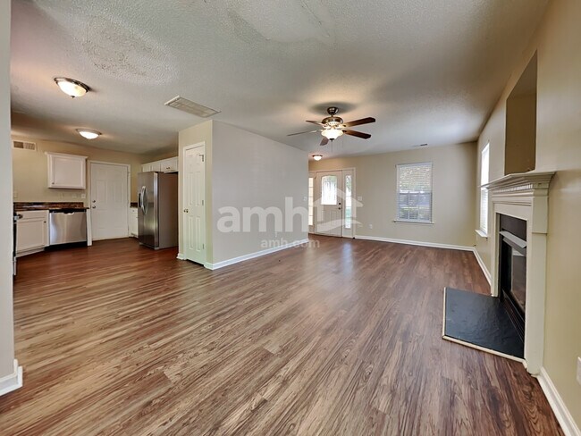 Foto del edificio - 15253 Leslie Brook Road