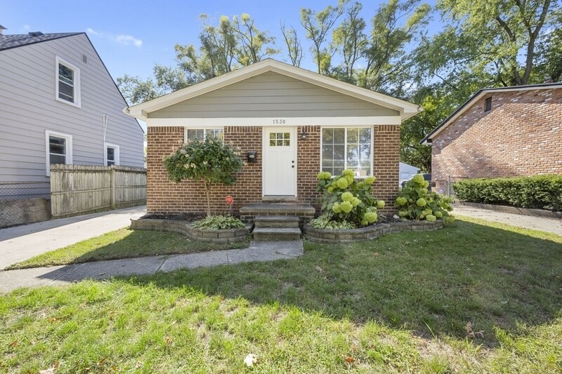 Foto principal - 1530 E Madge Ave