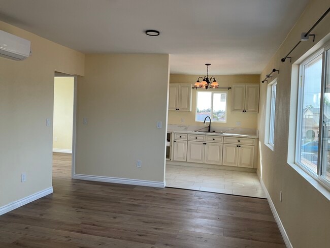 Building Photo - 1116 Clela Ave