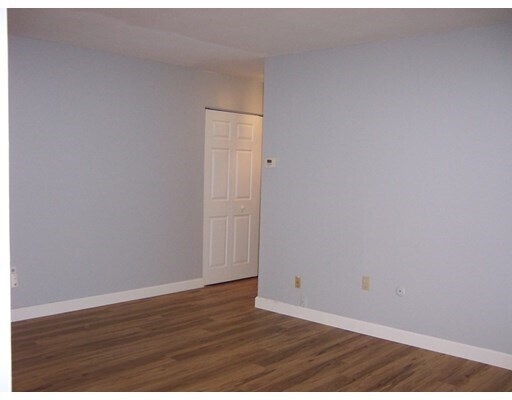 Foto del edificio - 340 Regency Park Dr