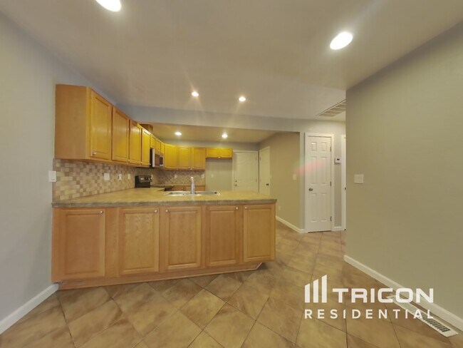 Foto del edificio - 1209 Almondwood Dr