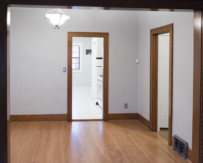 Foto del edificio - 139 Mayfield Ave NE
