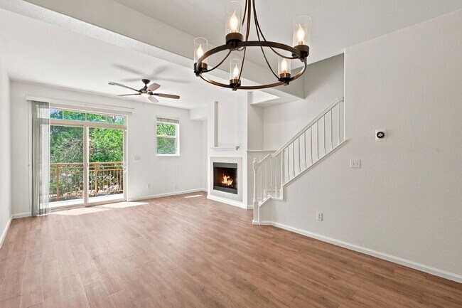 Foto del edificio - 2,640.95, 2 Bed, 2.5 Bath Townhome in Arvada with Central AC, and attached Garage!