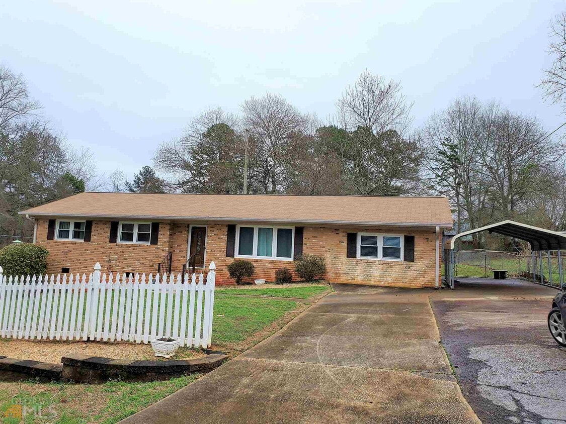 48 Leigh St, Commerce, GA 30529 House for Rent in Commerce, GA