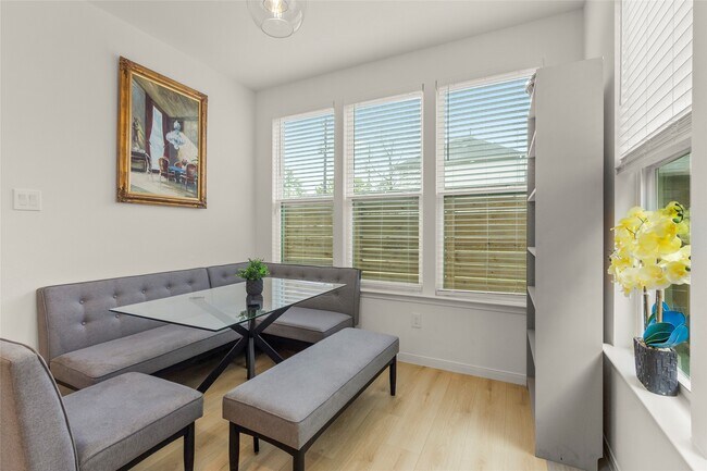 Building Photo - 5505 Oakmont Villas Dr