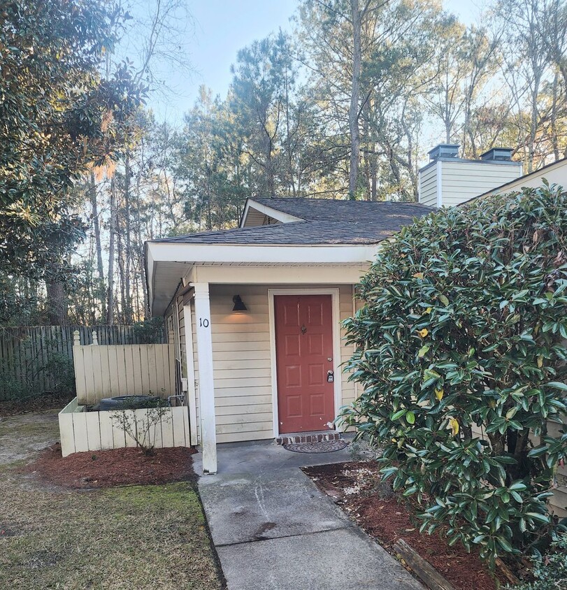 Primary Photo - 2 bedroom, 2 bath townhome with Georgetown...