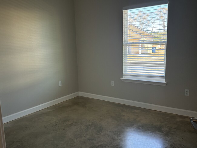 Building Photo - 114 Rodeo Ln