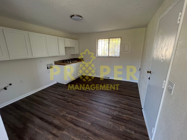 Foto del edificio - 2 bedrooms 1 bathroom house