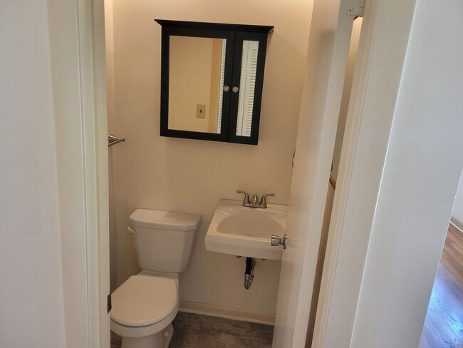 Foto del edificio - 4 Bedroom Colonial in Timonium
