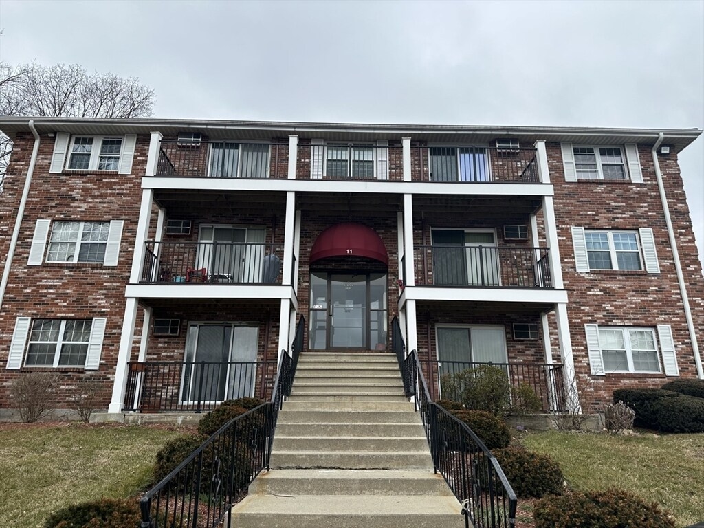 11 Kenmar Dr Unit 1, Billerica, MA 01821 Condo for Rent in Billerica