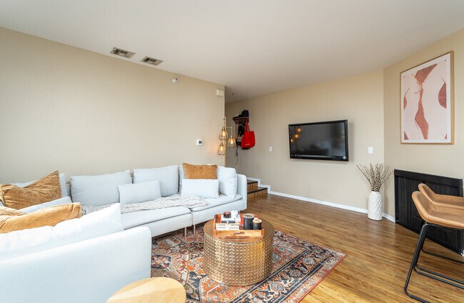 Foto del edificio - 7320 Hawthorn Ave
