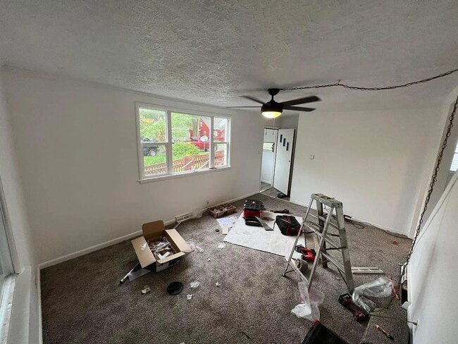 Building Photo - 4 Bedroom 1.5 bath house for rent