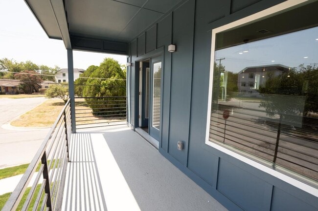 Foto del edificio - 3224 Forest Park Blvd