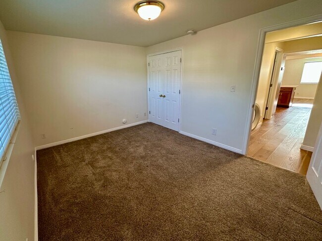 Building Photo - 12971 Green Clover Rd
