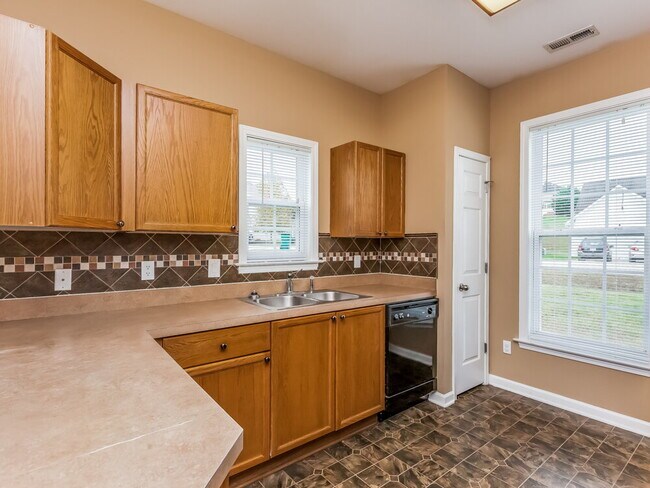 Building Photo - 141 Hutson Ln