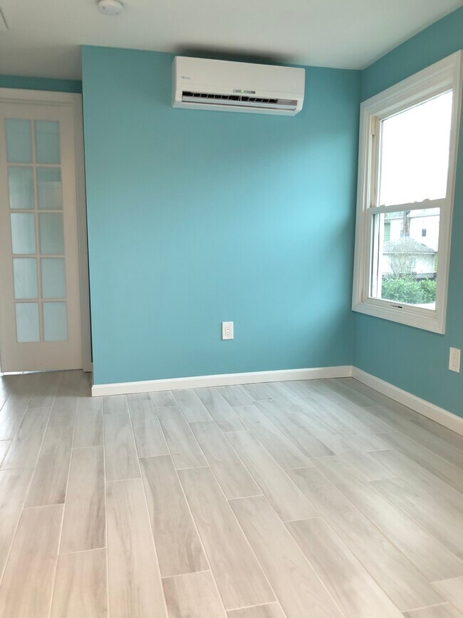 Living room, view to yard - 409 Brinley Ave