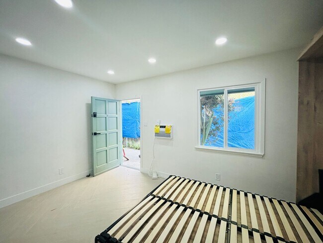 Foto del edificio - 633 Rose Ave